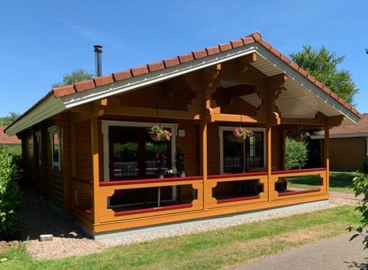 2 Bedroom Fins Chalet Gramsbergen Bagian luar foto